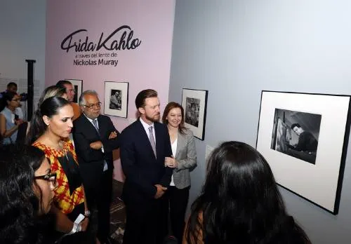 Abre al público la exposición “Frida Kahlo a través de la lente de Nickolas Muray”