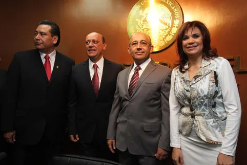 Alcalá Ruiz se registra como candidata al Senado