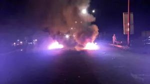 Desalojan predio, pero sigue cerrada carretera federal a México