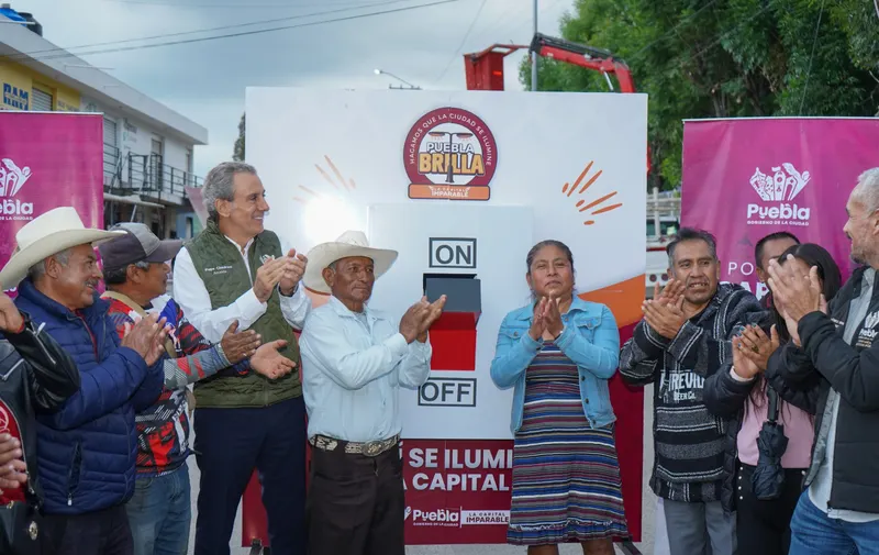 Ayuntamiento de Puebla renovó el alumbrado en seis juntas auxiliares con Puebla Brilla