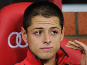 ‘Chicharito’ se queda en la banca, en su regreso al ManU