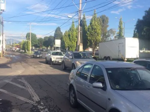 Caos vial en el Periférico por trabajos de modernización en tramo Recta a Cholula-Blv. Atlixco