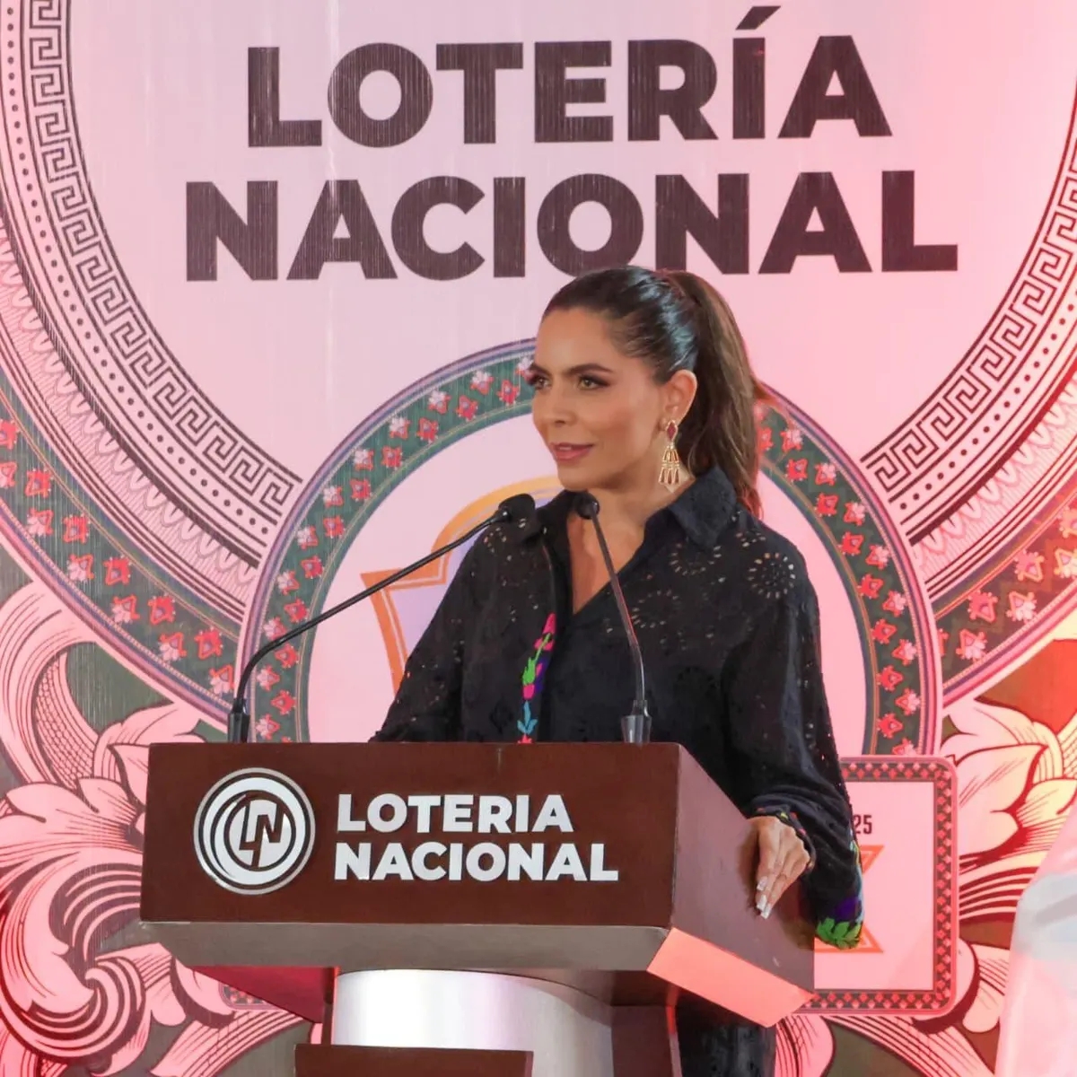 Lotería Nacional realiza sorteo en Veracruz para honrar 200 años de la Consolidación de la Independencia en el mar