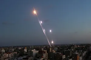 Israel retoma bombardeo sobre Gaza luego de tregua