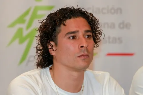 Memo Ochoa llegará el lunes a México, aún sin definir su debut