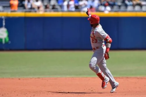Cardinals y Reds dividen triunfos en Mexico Series