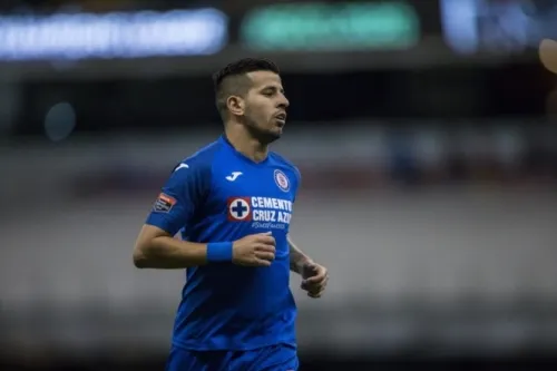 Cruz Azul sanciona a Ceppelini por hacer fiesta durante pandemia