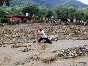 VIDEO: Llega a 50 el número de muertos en Puebla, Hidalgo y Veracruz por Earl