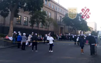 Pensionados y jubilados protestan afuera de la SCJN