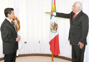Nombra EPN a tío de Elías Abaid Oficial Mayor de la SEP federal