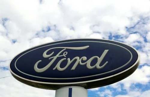 Ford llama a revisión 2 millones de pick-up F-150 en EU, Canadá y México