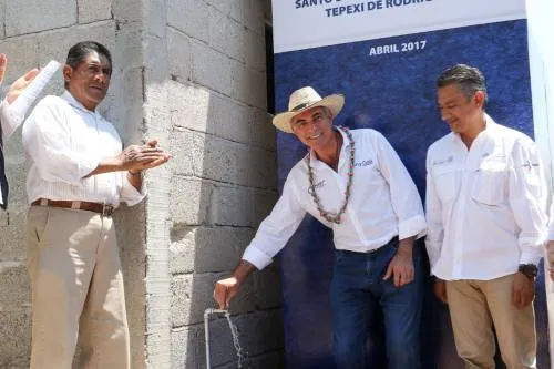 Inaugura Tony Gali ampliación del Sistema de Agua potable en la Mixteca
