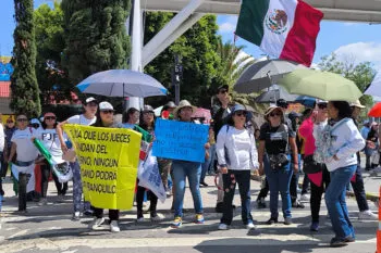 Trabajadores del Poder Judicial bloquean el bulevar Hermanos Serdán