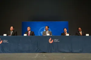 Apadrina Tony Gali a egresados de Derecho BUAP