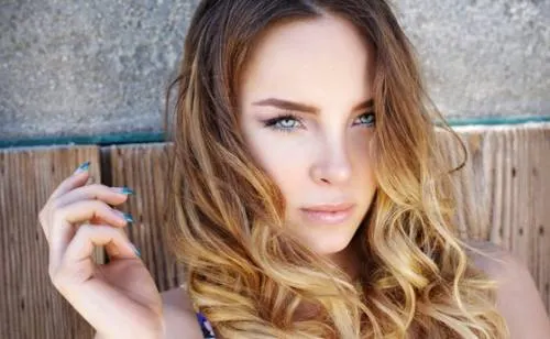 Belinda enciende Instagram con sexy foto