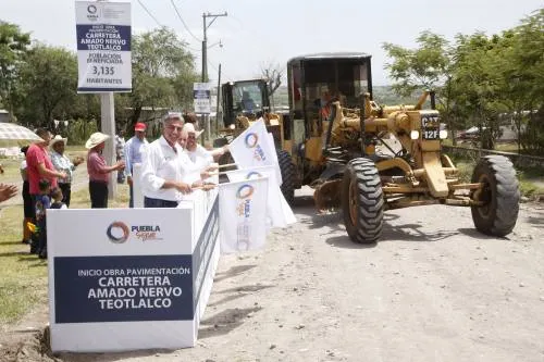Tony Gali da inicio a obra carretera en Teotlalco