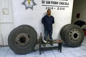 Por presunto robo de autopartes, detenido sujeto en San Pedro