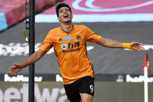 Raúl Jiménez da el triunfo al Wolverhampton e iguala a Manchester United en puntos