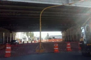 Grúa fractura puente de Villa Frontera; se desata caos vial
