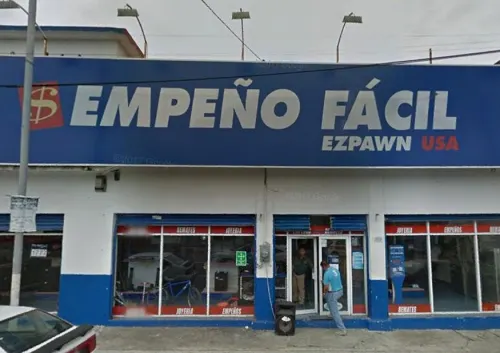 Varios sujetos asaltaron la tienda de “Empeño Fácil”