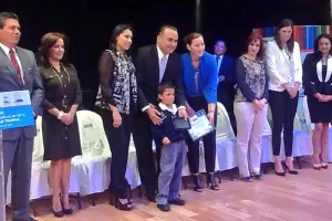 Premian a ganadores del II Concurso Estatal de Dibujo Infantil