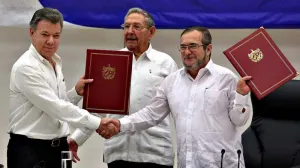 Firman la paz definitiva las FARC y gobierno de Colombia