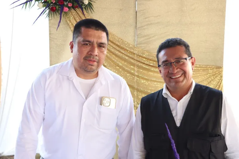 Edgardo Ponce Cortés, presidente municipal de Chietla, y Pável Gaspar Ramírez, presidente del Congreso de Puebla. Foto: Especial