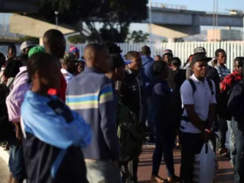Retirará EU protección a centroamericanos y haitianos