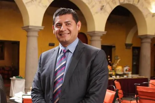 El Charlatán Ligado al Huachicol que Lucra con la Inseguridad