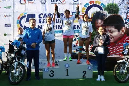 Dinorah López de Gali y Jesús Morales realizan la 5ª Carrera Beca un Niño Indígena 2018