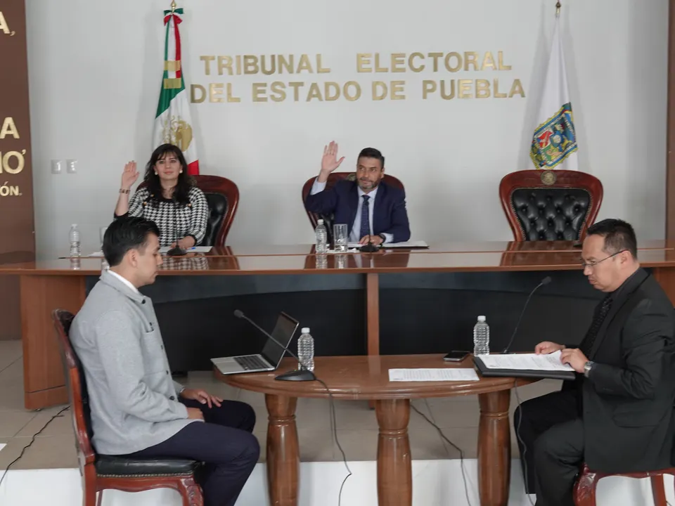Sesión pública del Tribunal Electoral del Estado de Puebla