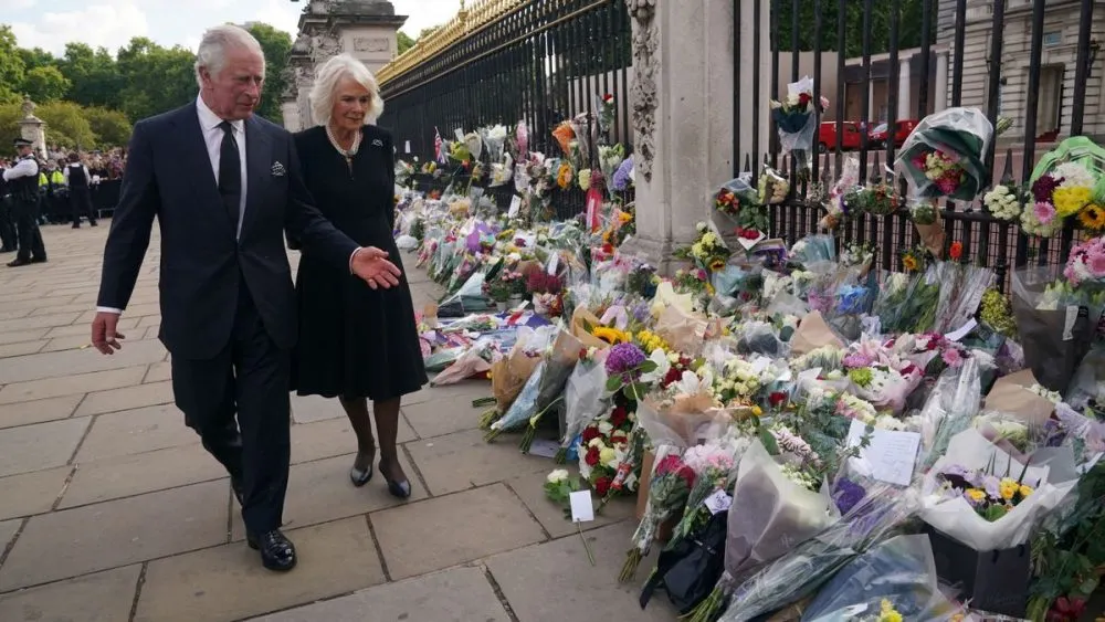 Rey Carlos III llega al Palacio de Buckingham