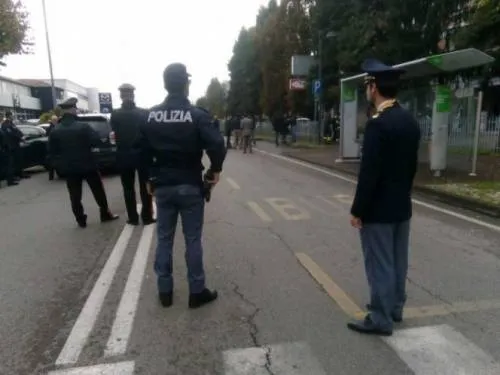 Mafioso se atrinchera con rehenes en Italia