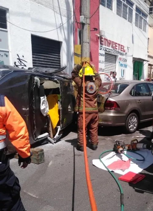 Patrulla provoca accidente