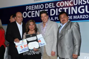 SEP y SNTE reconocen a docentes poblanas