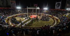 Festejan niños su día con función de lucha libre en Feria de Puebla
