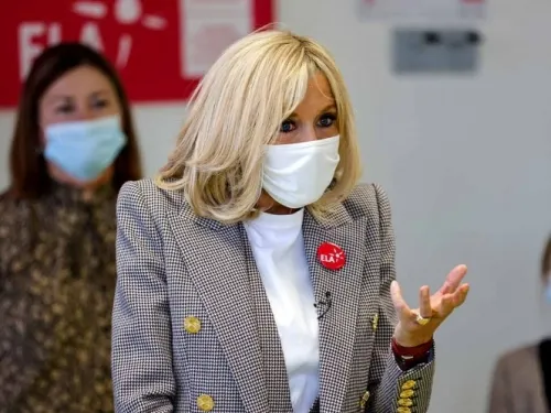 Esposa de Macron entra en cuarentena por contacto de covid-19
