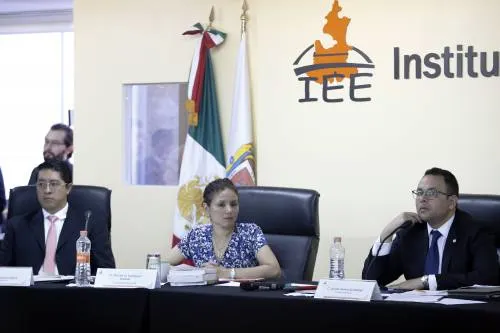 IEE aprobó tope de gastos de precampaña en Puebla de 16 millones 650 mil pesos