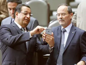 Castigan al INEE y al Poder Judicial; aprueban Presupuesto 2016