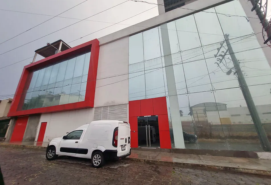 Cambio y su edificio de arena