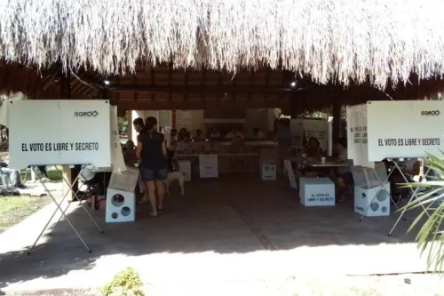 Retrasan apertura de casillas por lluvia y renuncias de funcionarios en Quintana Roo