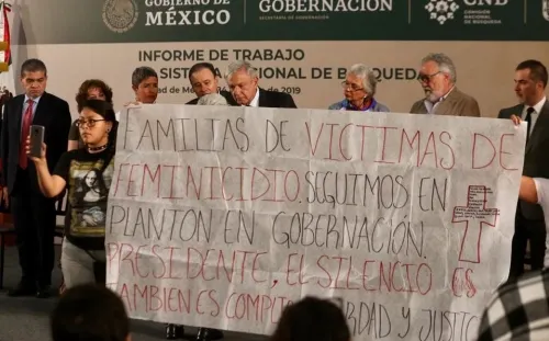 Reprochan a AMLO por desaparecidos