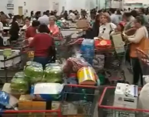 Por coronavirus, poblanos se suman a compras de pánico en Costco y Sam’s