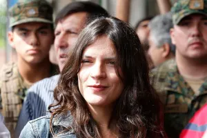 Camila Vallejo llega al congreso al ganar elecciones de este domingo