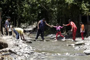 Localizan siete cuerpos, cuatro siguen desaparecidos en Tlaola