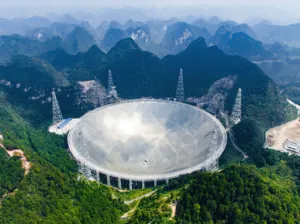 China pone en operaciones el mayor radiotelescopio del mundo