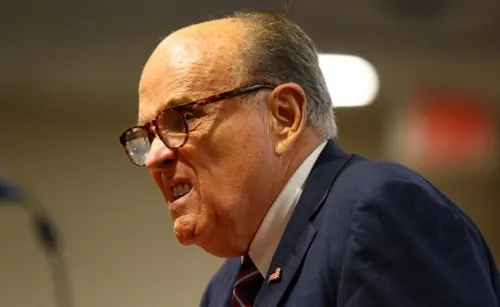 Trump podría acudir de nuevo a Giuliani para defenderse de juicio político