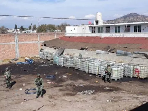 Desmantelan bodega huachicol en Tepeaca
