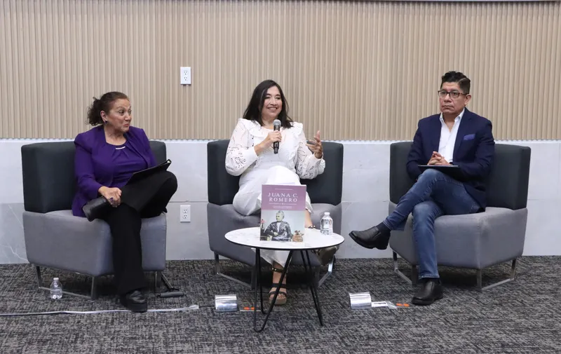 congreso-pue-presentacion-libro-juana-c-romero