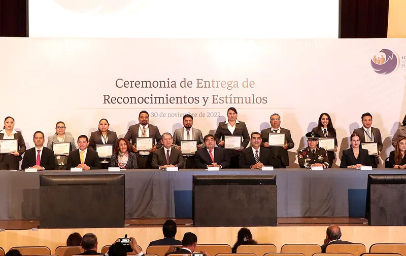 fge-puebla-entrega-reconocimientos